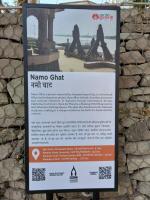 HH Swamiji and Yatri-s board 4 Bajra boats from Namo Ghat and depart for Raja Ghathi (26.03.2025)